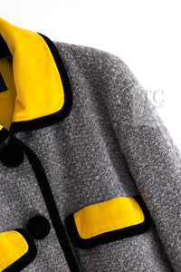 CHANEL 90A Vintage Gray Yellow Trim Velvet Tweed Jacket 38 シャネル ヴィンテージ グレー イエロー トリム ベルベット ツイード ジャケット 即発