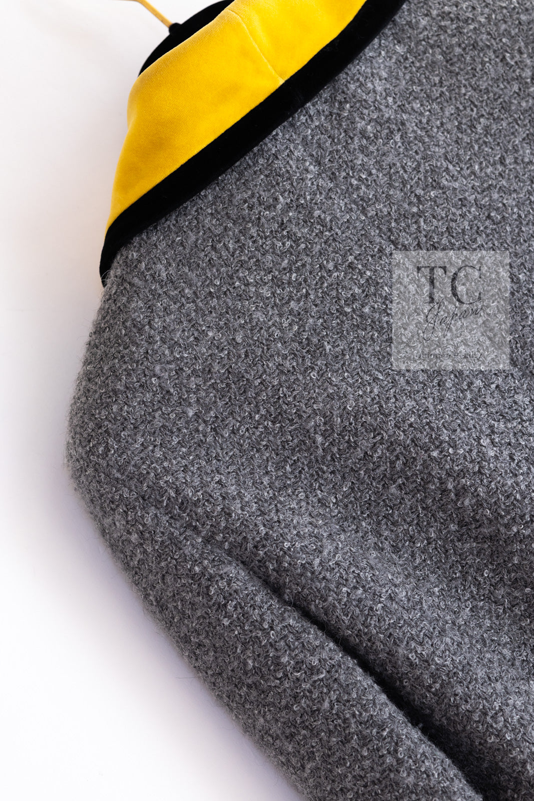 CHANEL 90A Vintage Gray Yellow Trim Velvet Tweed Jacket 38 シャネル ヴィンテージ グレー イエロー トリム ベルベット ツイード ジャケット 即発
