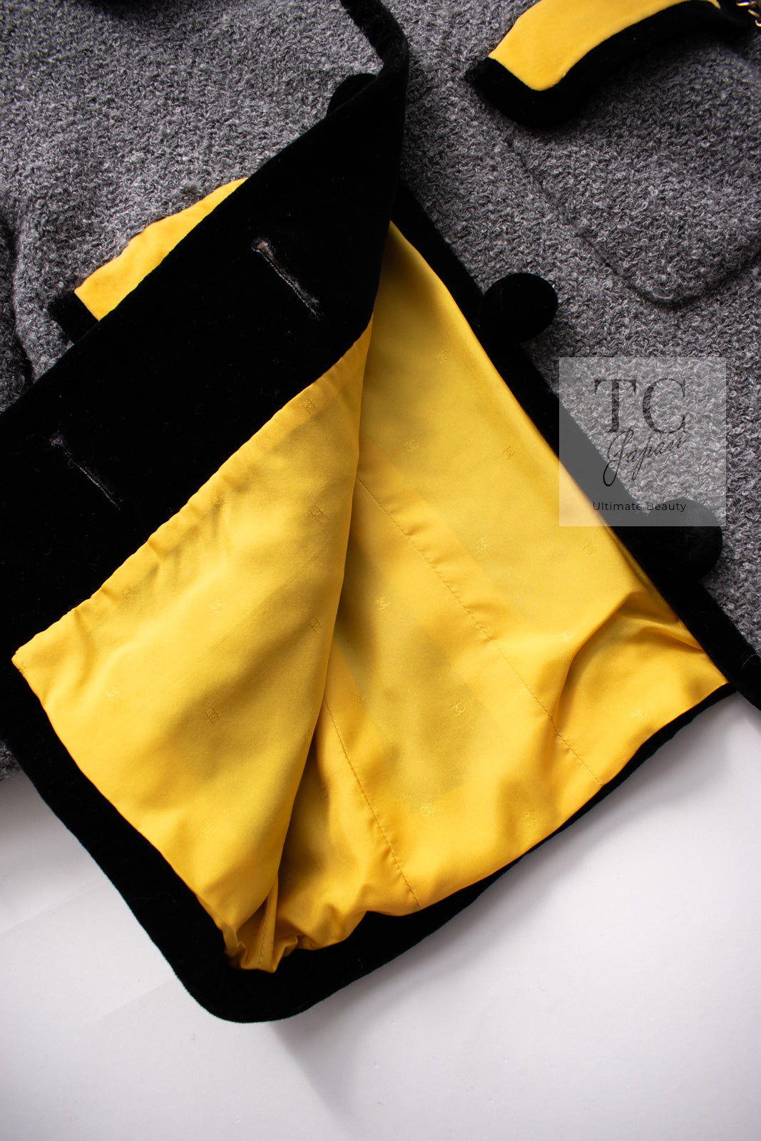 CHANEL 90A Vintage Gray Yellow Trim Velvet Tweed Jacket 38 シャネル ヴィンテージ グレー イエロー トリム ベルベット ツイード ジャケット 即発