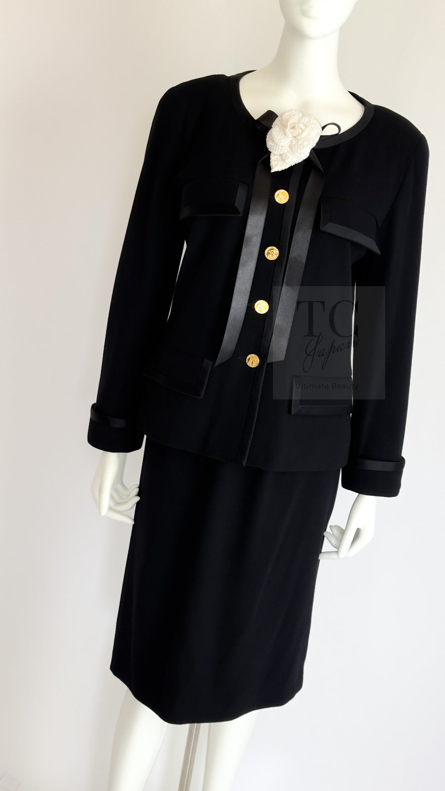 CHANEL 88A Vintage Black Wool Gold Buttons Jacket Skirt Suit 40 シャネル ヴィンテージ ブラック ウール ジャケット スカート スーツ 即発