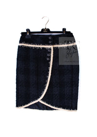 CHANEL 06PF Black Ivory Trim Boucle Wool Tweed Jacket Skirt Suit 38 シャネル ブラック アイボリー トリミング ブークレ ウール ツイード ジャケット スカート スーツ 即発