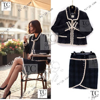 CHANEL 06PF Black Ivory Trim Boucle Wool Tweed Jacket Skirt Suit 38 シャネル ブラック アイボリー トリミング ブークレ ウール ツイード ジャケット スカート スーツ 即発