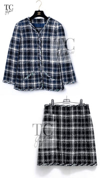 CHANEL 18S Navy Blue Ivory Checked Cotton Collarless Tweed Jacket Skirt Suit 42 シャネル ネイビー ブルー アイボリー チェック コットン ノーカラー ツイード ジャケット スカート スーツ 即発 - TC JAPAN