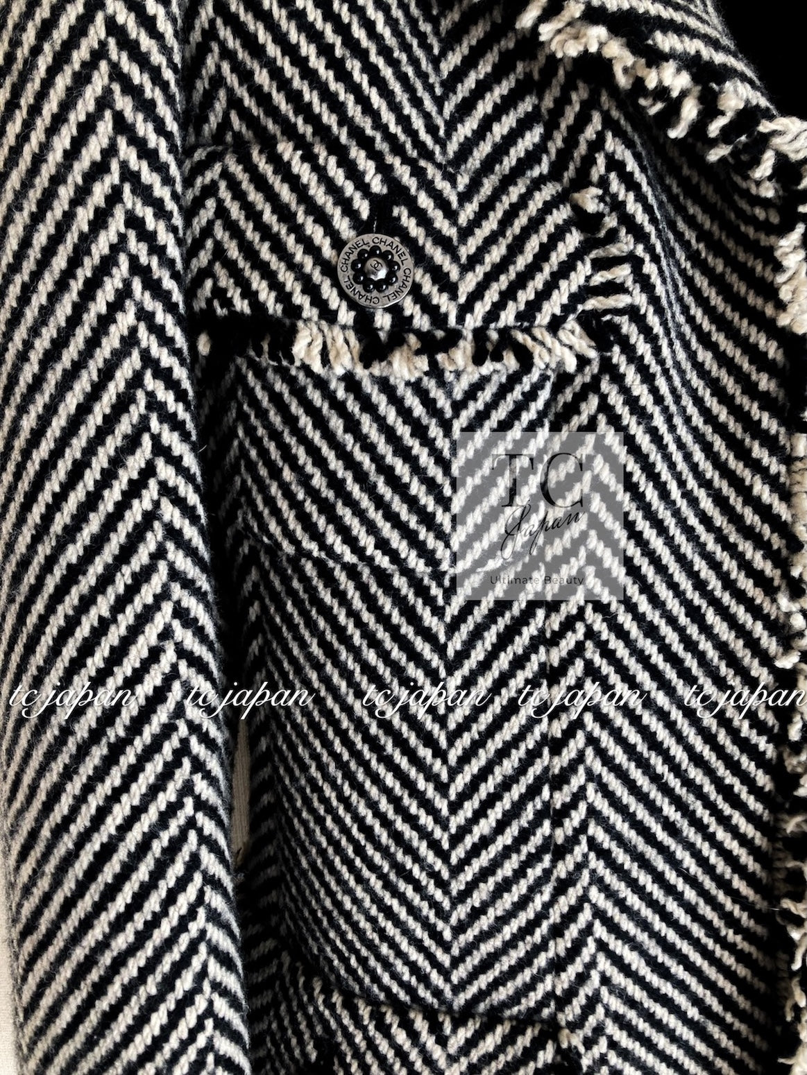 CHANEL 06A Black Herringbone Chevron Wool Tweed Jacket Skirt Suit 34 シャネル ブラック シェベロン ウール ツイード ジャケット スカート スーツ 即発