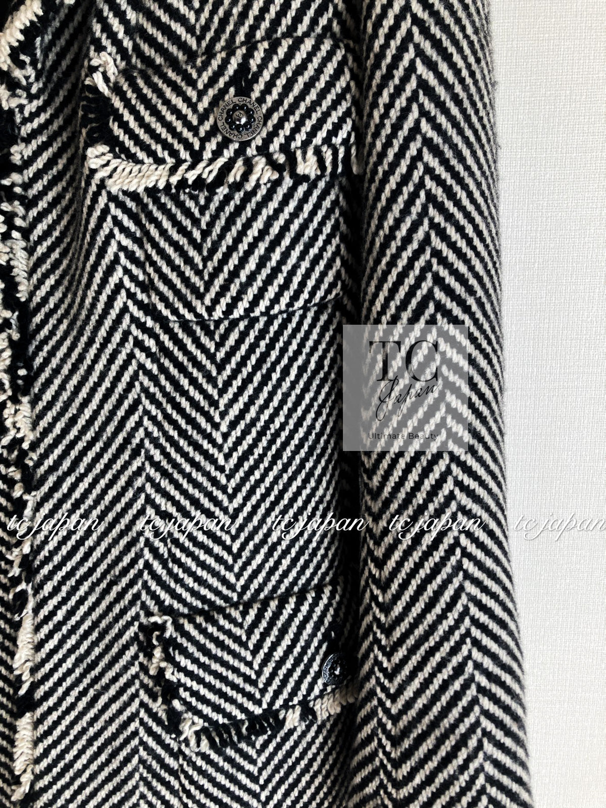 CHANEL 06A Black Herringbone Chevron Wool Tweed Jacket Skirt Suit 34 シャネル ブラック シェベロン ウール ツイード ジャケット スカート スーツ 即発