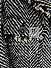 CHANEL 06A Black Herringbone Chevron Wool Tweed Jacket Skirt Suit 34 シャネル ブラック シェベロン ウール ツイード ジャケット スカート スーツ 即発