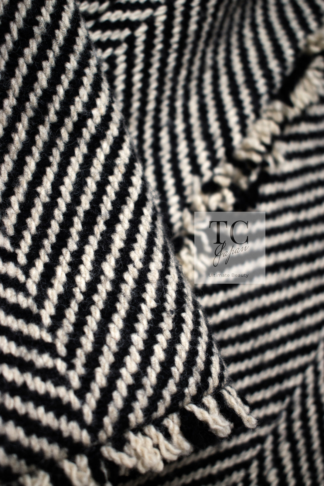 CHANEL 06A Black Herringbone Chevron Wool Tweed Jacket Skirt Suit 34 シャネル ブラック シェベロン ウール ツイード ジャケット スカート スーツ 即発