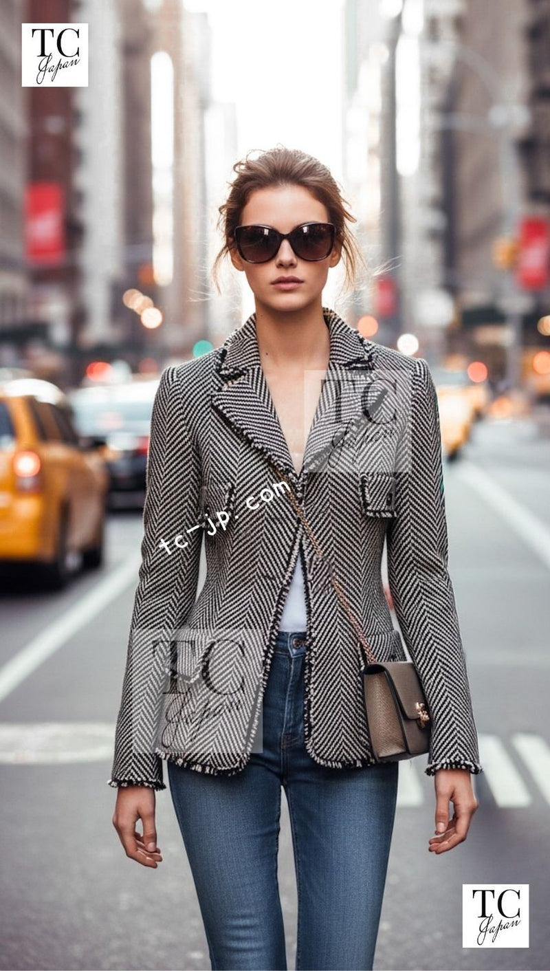 CHANEL 06A Black Herringbone Chevron Wool Tweed Jacket Kate Moss 38 シャネル ブラック シェベロン ウール ツイード ジャケット ケイトモス着 即発 - TC JAPAN