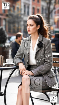 CHANEL 06A Black Herringbone Chevron Wool Tweed Jacket Kate Moss 38 シャネル ブラック シェベロン ウール ツイード ジャケット ケイトモス着 即発 - TC JAPAN