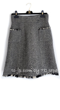CHANEL 06A Black Herringbone Chevron Wool Tweed Jacket Skirt Suit 34 シャネル ブラック シェベロン ウール ツイード ジャケット スカート スーツ 即発
