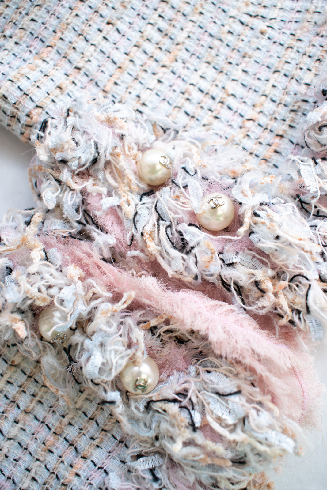 CHANEL 04S Pink Ivory Gray Fringe Collarless Tweed Jacket Skirt Suit 38 42 シャネル ピンク アイボリー フリンジ ノーカラー ツイード ジャケット スカート スーツ 即発
