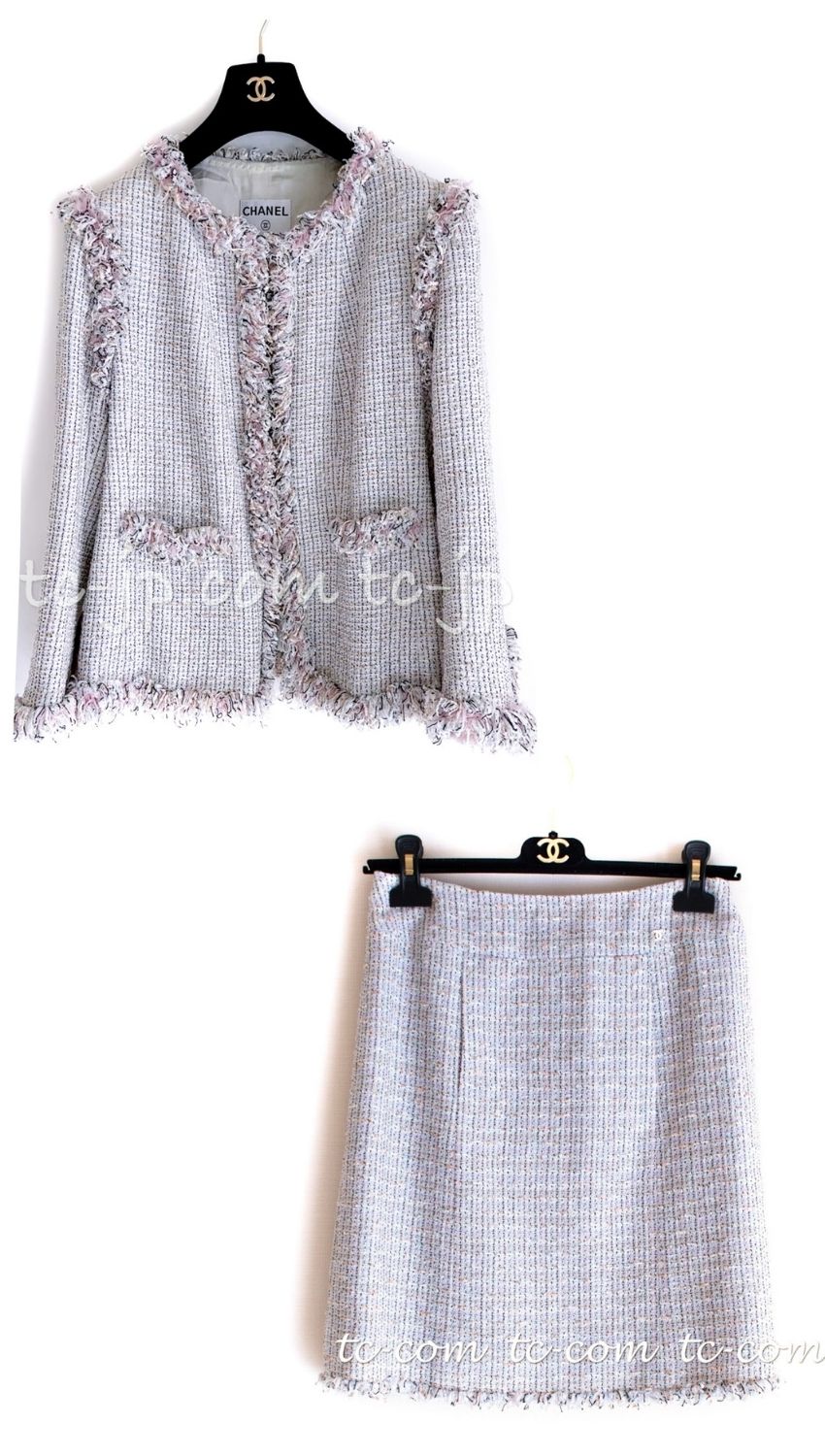 CHANEL 04S Pink Ivory Gray Fringe Collarless Tweed Jacket Skirt Suit 38 42 シャネル ピンク アイボリー フリンジ ノーカラー ツイード ジャケット スカート スーツ 即発