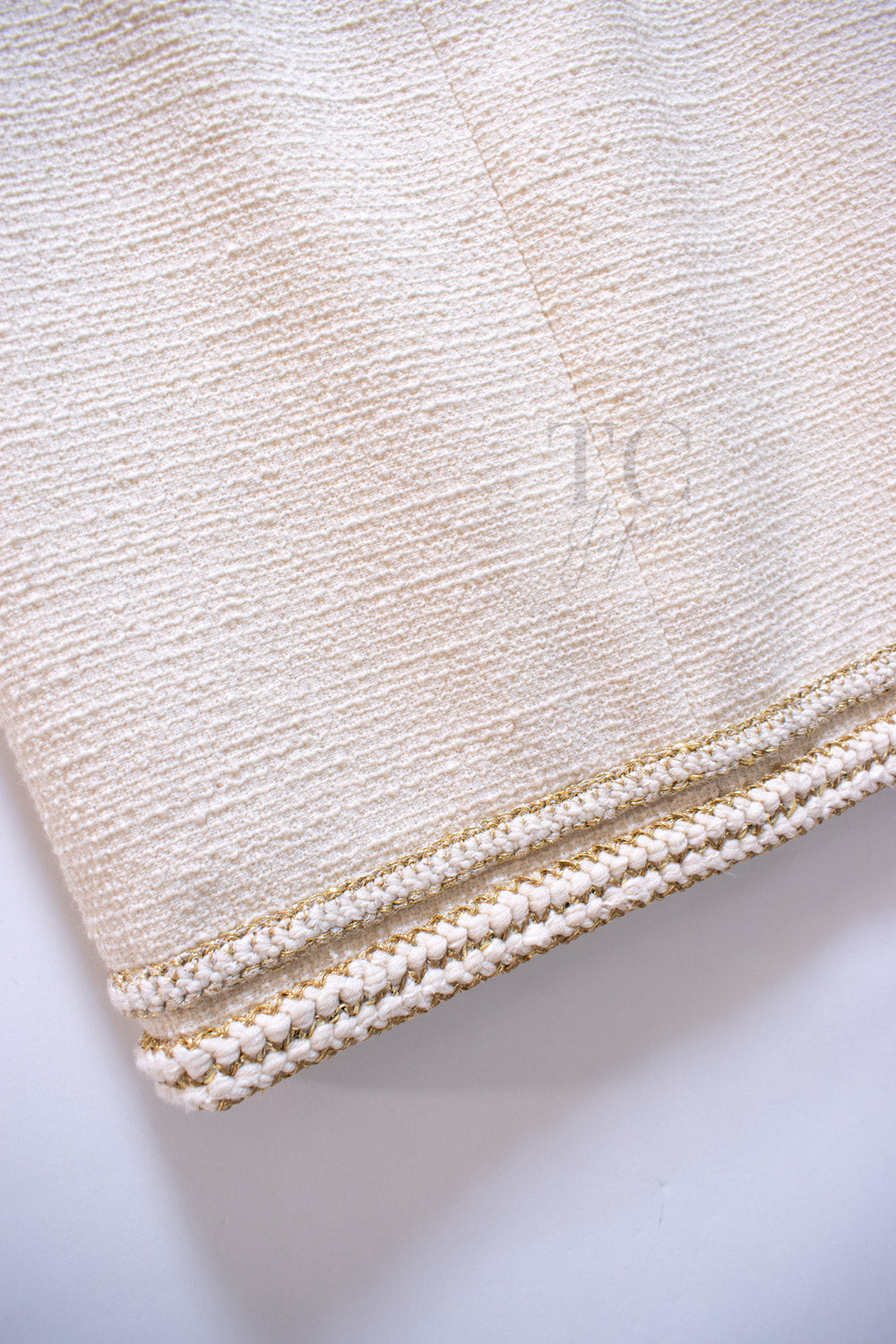 CHANEL 17PF Ivory Creme Gold Trim Wool Tweed Jacket Skirt Suit 38 16