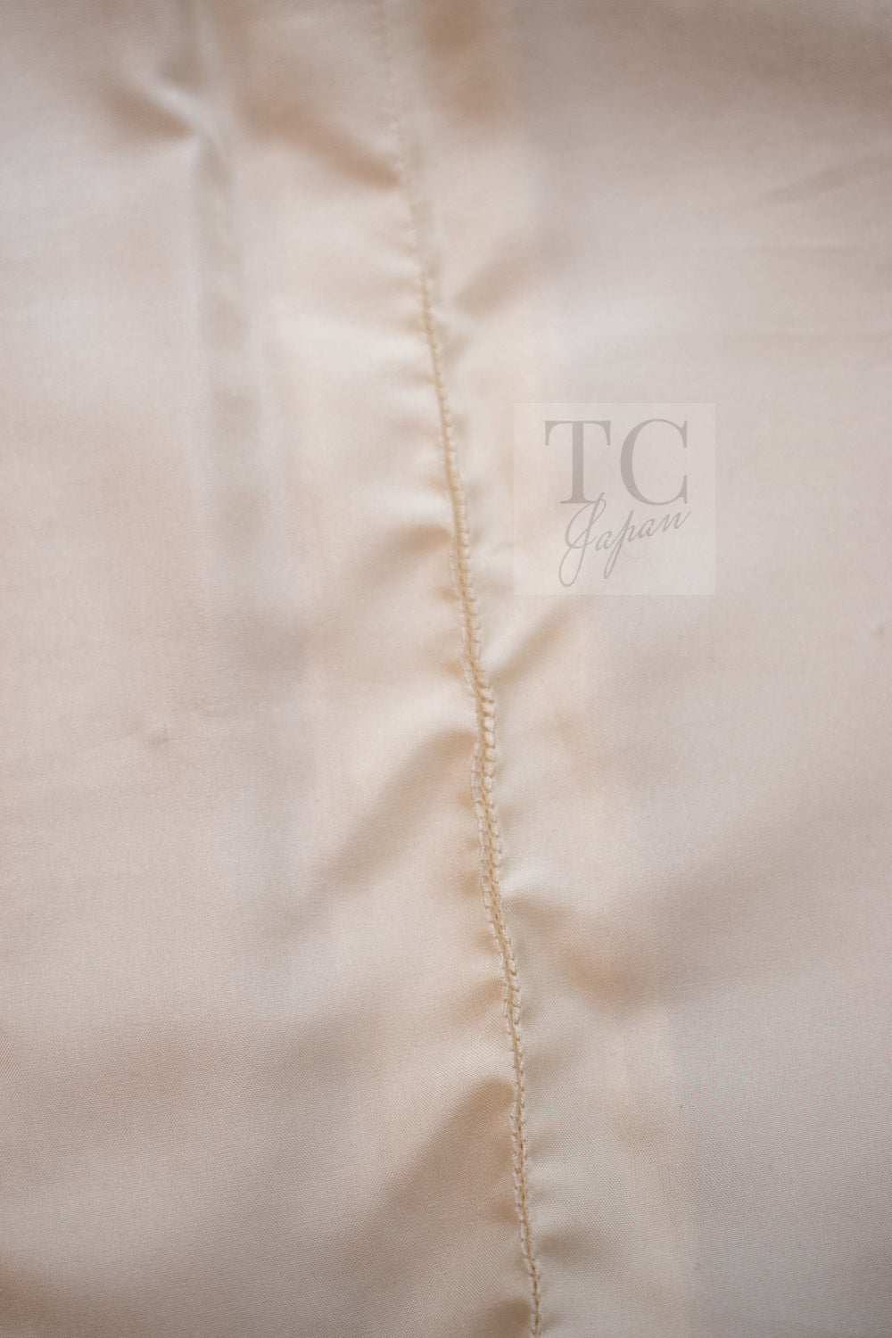 CHANEL 17PF Ivory Creme Gold Trim Wool Tweed Jacket Skirt Suit 38 10