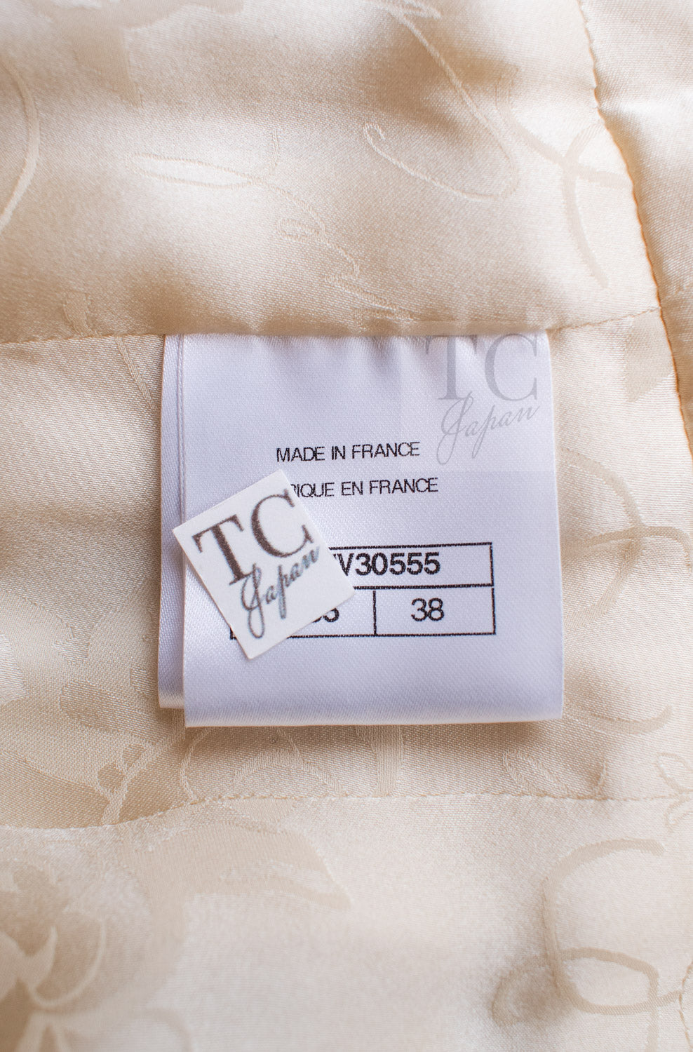 CHANEL 17PF Ivory Creme Gold Trim Wool Tweed Jacket Skirt Suit 38 19