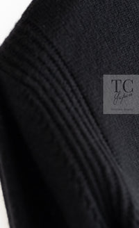 CHANEL 20PF Black CC Logo Cashmere Knit Sweater 36 38 シャネル ブラック ココ マーク ワッペン カシミヤ 100% ニット セーター 即発