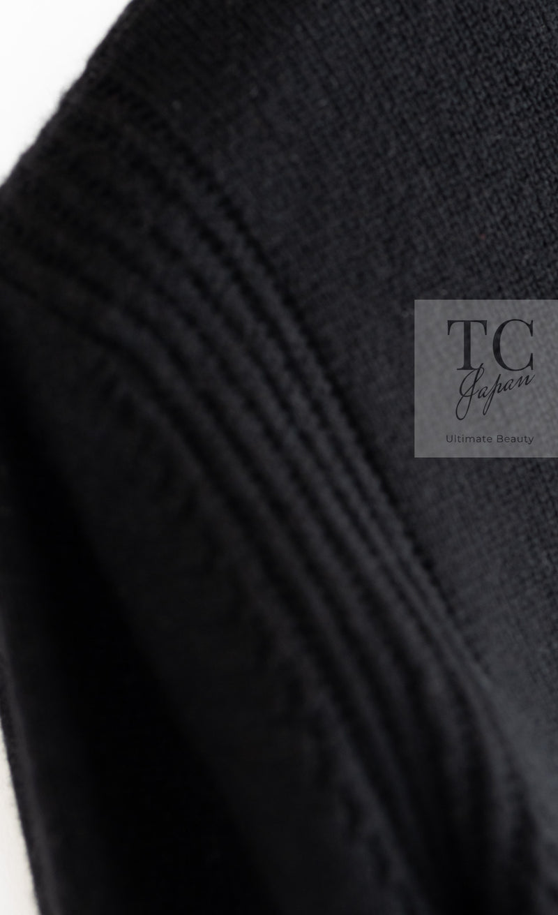 CHANEL 20PF Black CC Logo Cashmere Knit Sweater 36 38 シャネル ブラック ココ マーク ワッペン カシミヤ 100% ニット セーター 即発