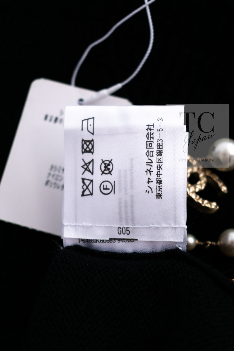 CHANEL 20PF Black CC Logo Cashmere Knit Sweater 36 38 シャネル ブラック ココ マーク ワッペン カシミヤ 100% ニット セーター 即発