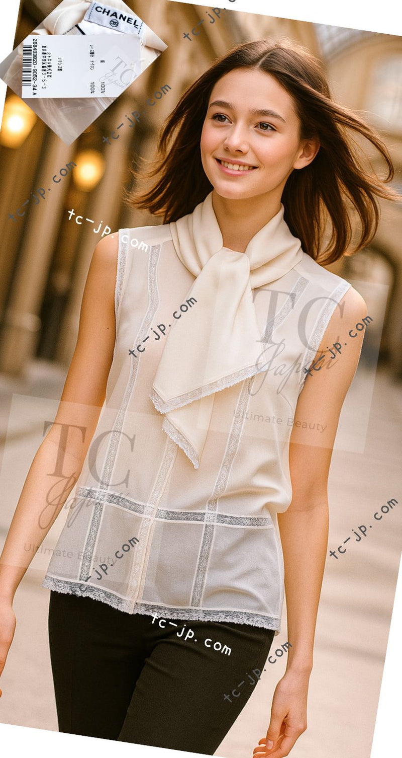 CHANEL 08PF Ivory Silk CC Logo Button Sleeveless Tops Blouse 34 シャネル アイボリー シルク パール ココボタン ノースリーブ トップス ブラウス 即発