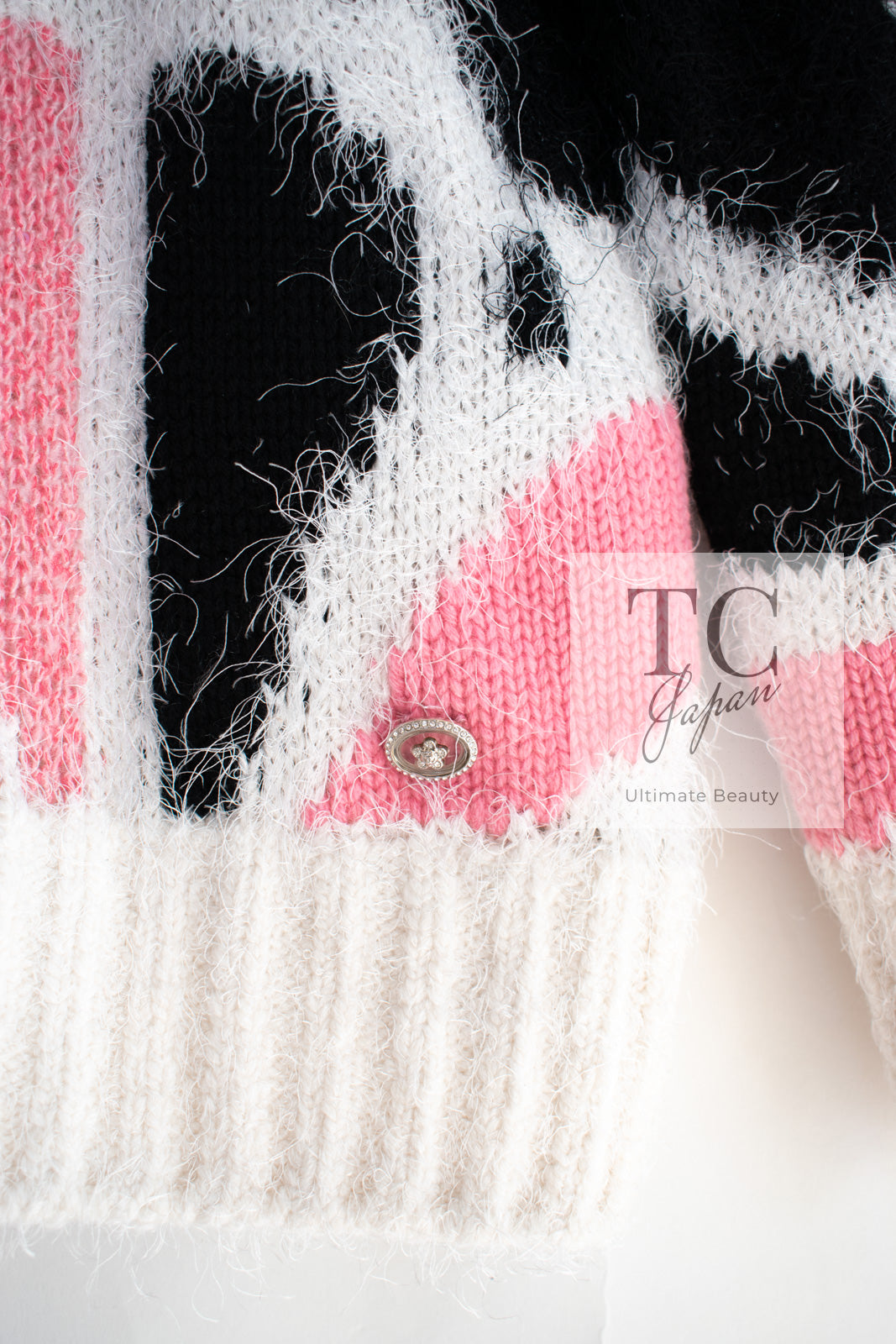 CHANEL 23A White Pink Black CC Logo Cashmere Silk Knit Sweater