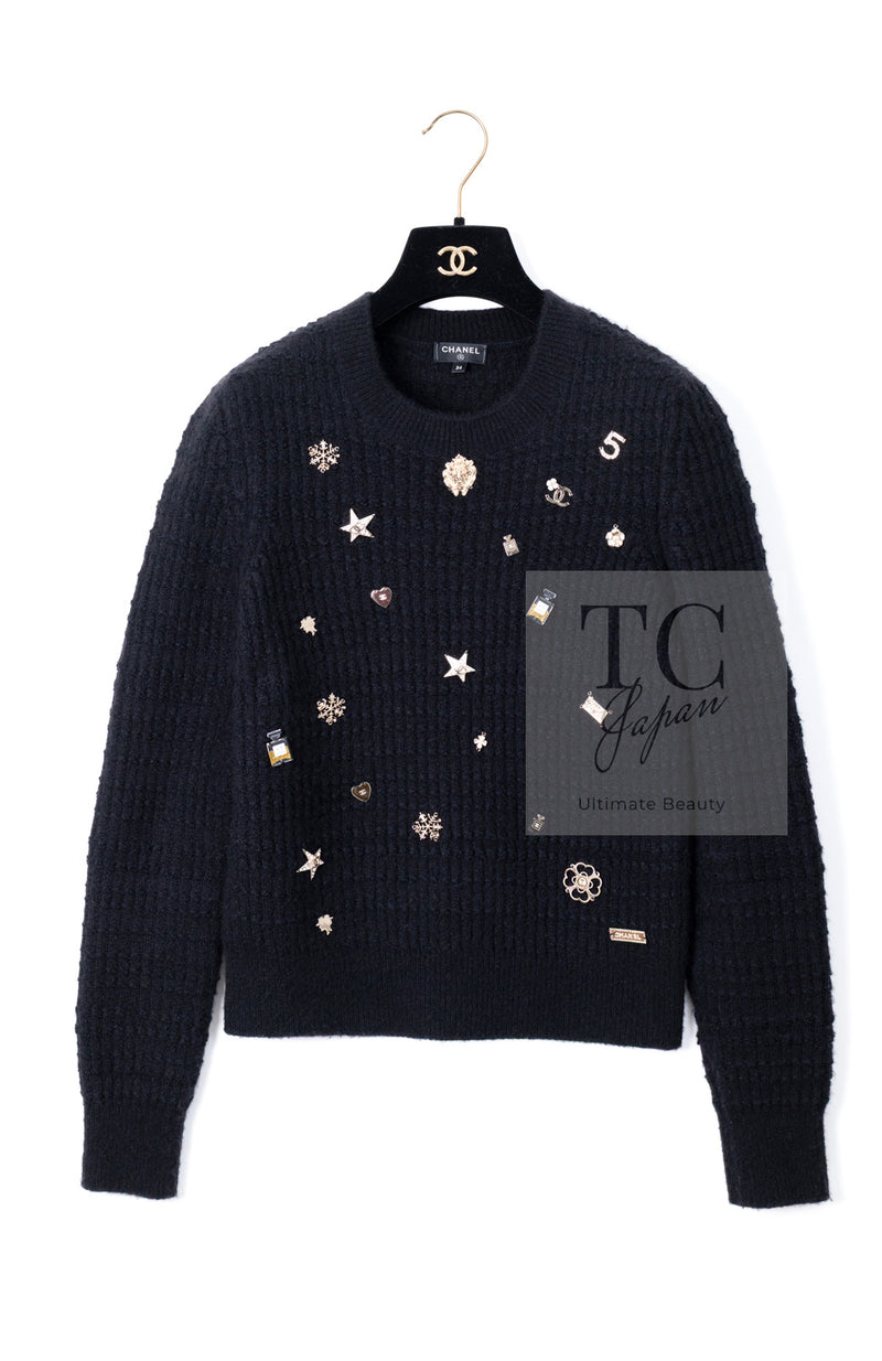 CHANEL 18PA Black Cashemre Silk Wool CC 5 Logo Lion Tops Sweater 34 36 シャネル ブラック カシミヤ シルク ウール CC 5 ライオン ロゴ 装飾 トップス セーター 即発