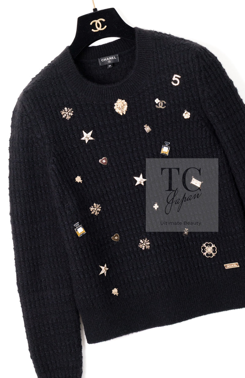 CHANEL 18PA Black Cashemre Silk Wool CC 5 Logo Lion Tops Sweater 34 36 シャネル ブラック カシミヤ シルク ウール CC 5 ライオン ロゴ 装飾 トップス セーター 即発