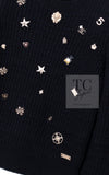 CHANEL 18PA Black Cashemre Silk Wool CC 5 Logo Lion Tops Sweater 34 36 シャネル ブラック カシミヤ シルク ウール CC 5 ライオン ロゴ 装飾 トップス セーター 即発