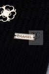 CHANEL 18PA Black Cashemre Silk Wool CC 5 Logo Lion Tops Sweater 34 36 シャネル ブラック カシミヤ シルク ウール CC 5 ライオン ロゴ 装飾 トップス セーター 即発