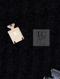 CHANEL 18PA Black Cashemre Silk Wool CC 5 Logo Lion Tops Sweater 34 36 シャネル ブラック カシミヤ シルク ウール CC 5 ライオン ロゴ 装飾 トップス セーター 即発