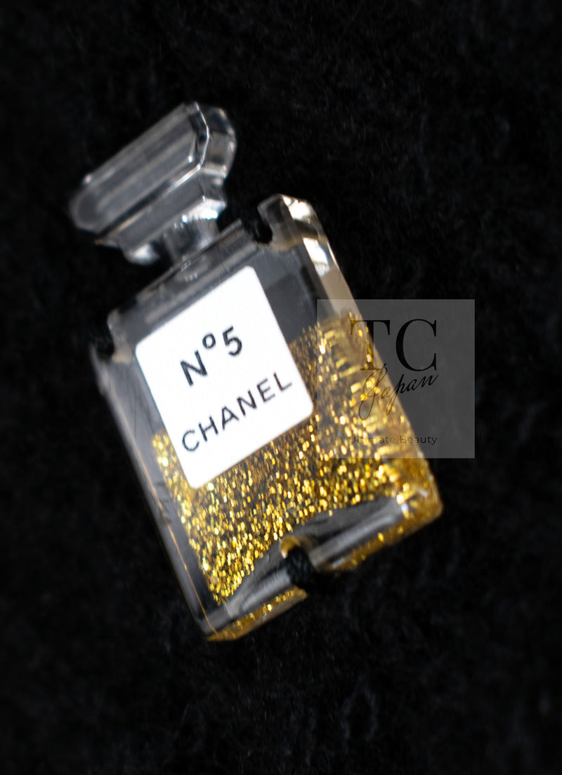 CHANEL 18PA Black Cashemre Silk Wool CC 5 Logo Lion Tops Sweater 34 36 シャネル ブラック カシミヤ シルク ウール CC 5 ライオン ロゴ 装飾 トップス セーター 即発