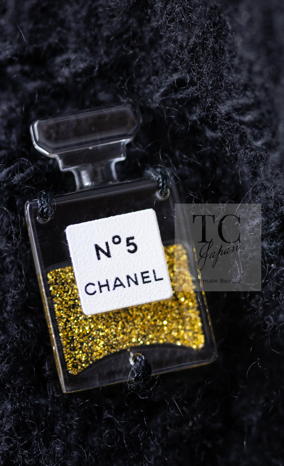 CHANEL 18PA Black Cashemre Silk Wool CC 5 Logo Lion Tops Sweater 34 36 シャネル ブラック カシミヤ シルク ウール CC 5 ライオン ロゴ 装飾 トップス セーター 即発