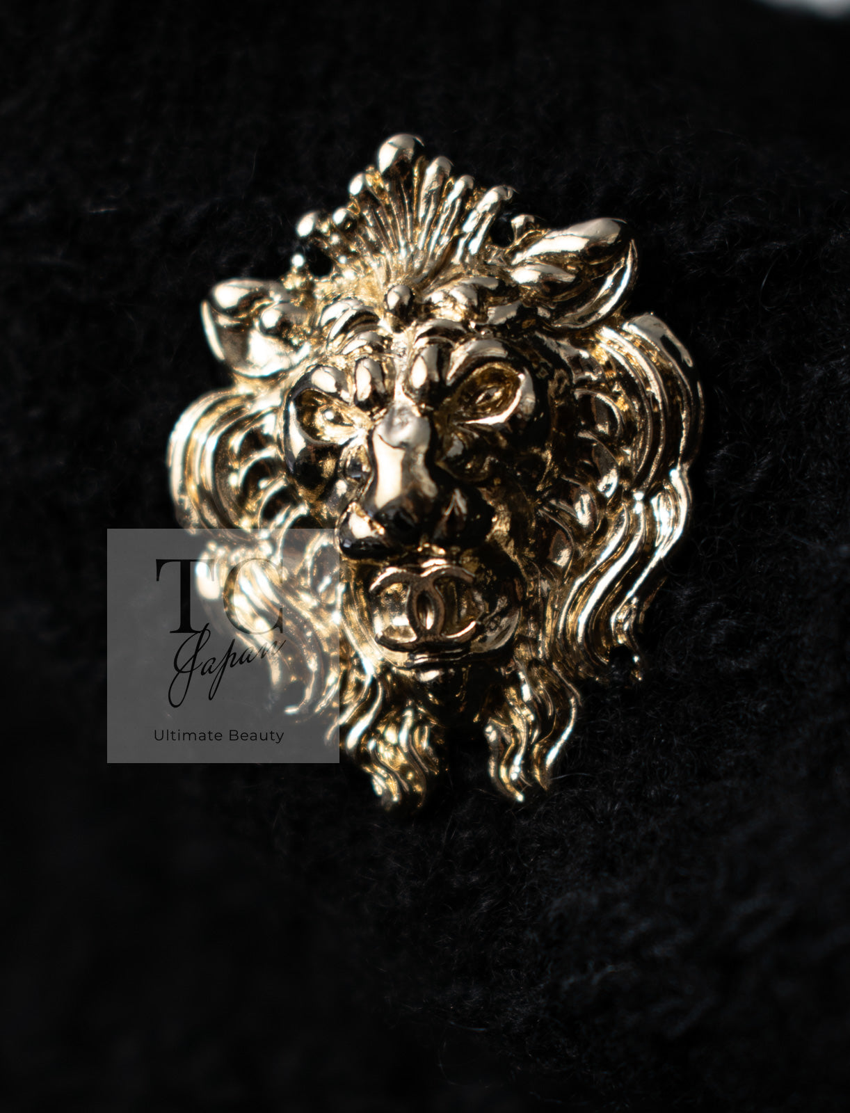 CHANEL 18PA Black Cashemre Silk Wool CC 5 Logo Lion Tops Sweater 34 36 シャネル ブラック カシミヤ シルク ウール CC 5 ライオン ロゴ 装飾 トップス セーター 即発