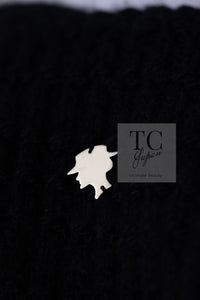 CHANEL 18PA Black Cashemre Silk Wool CC 5 Logo Lion Tops Sweater 34 36 シャネル ブラック カシミヤ シルク ウール CC 5 ライオン ロゴ 装飾 トップス セーター 即発