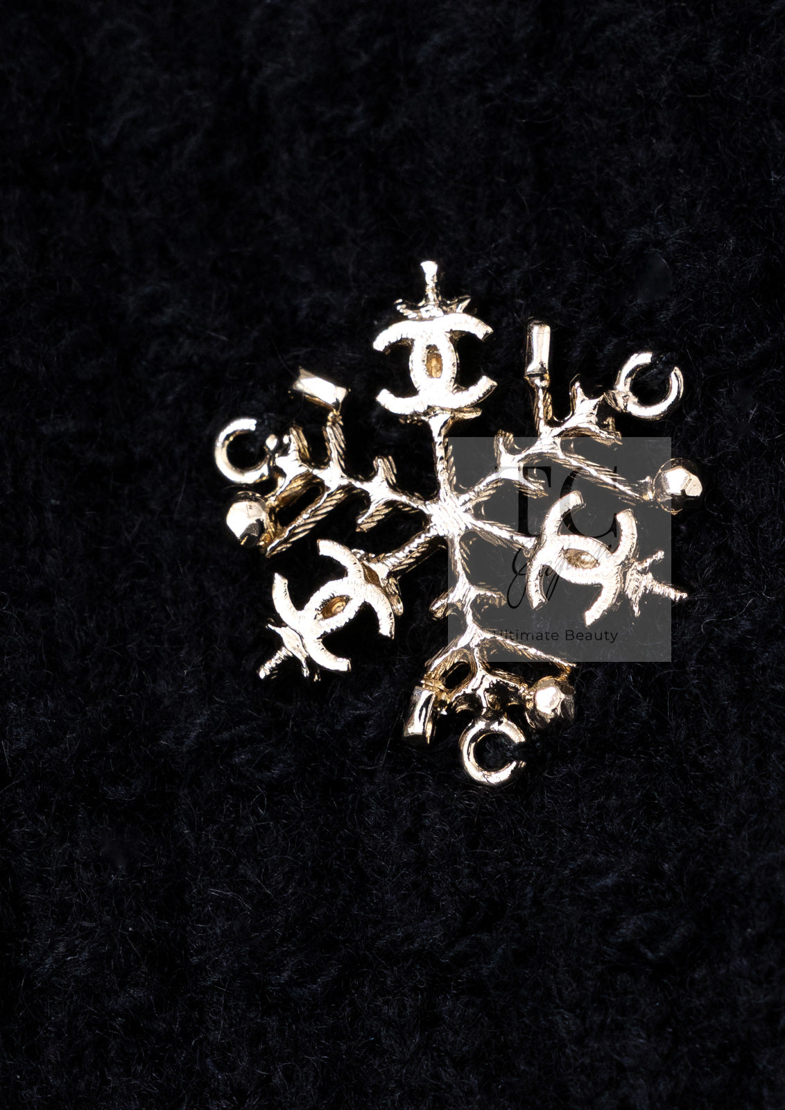 CHANEL 18PA Black Cashemre Silk Wool CC 5 Logo Lion Tops Sweater 34 36 シャネル ブラック カシミヤ シルク ウール CC 5 ライオン ロゴ 装飾 トップス セーター 即発