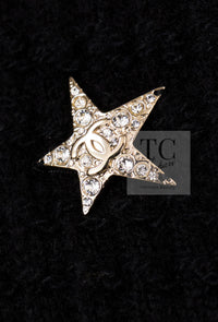 CHANEL 18PA Black Cashemre Silk Wool CC 5 Logo Lion Tops Sweater 34 36 シャネル ブラック カシミヤ シルク ウール CC 5 ライオン ロゴ 装飾 トップス セーター 即発