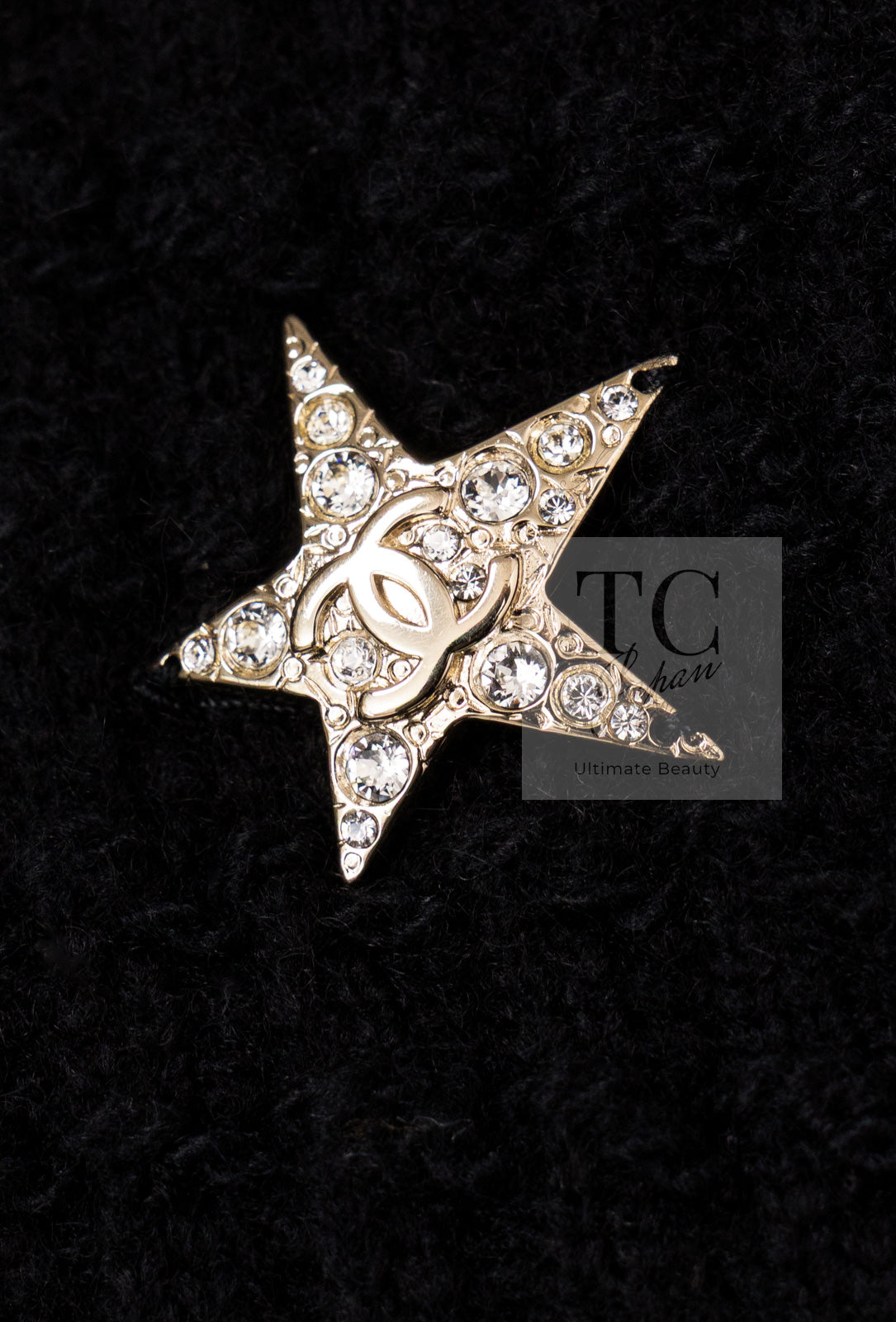 CHANEL 18PA Black Cashemre Silk Wool CC 5 Logo Lion Tops Sweater 34 36 シャネル ブラック カシミヤ シルク ウール CC 5 ライオン ロゴ 装飾 トップス セーター 即発