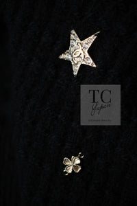 CHANEL 18PA Black Cashemre Silk Wool CC 5 Logo Lion Tops Sweater 34 36 シャネル ブラック カシミヤ シルク ウール CC 5 ライオン ロゴ 装飾 トップス セーター 即発