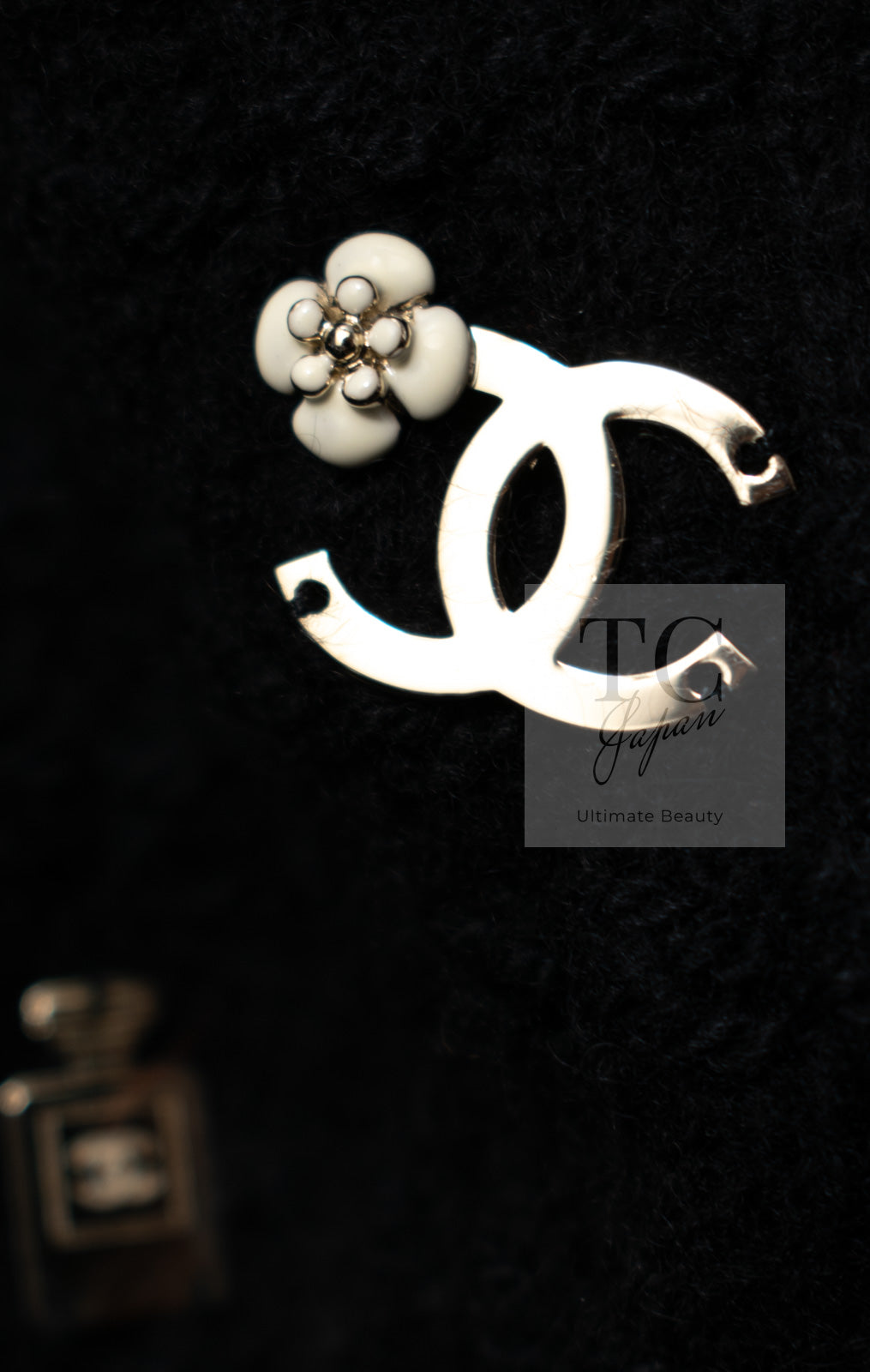 CHANEL 18PA Black Cashemre Silk Wool CC 5 Logo Lion Tops Sweater 34 36 シャネル ブラック カシミヤ シルク ウール CC 5 ライオン ロゴ 装飾 トップス セーター 即発