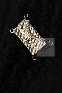 CHANEL 18PA Black Cashemre Silk Wool CC 5 Logo Lion Tops Sweater 34 36 シャネル ブラック カシミヤ シルク ウール CC 5 ライオン ロゴ 装飾 トップス セーター 即発