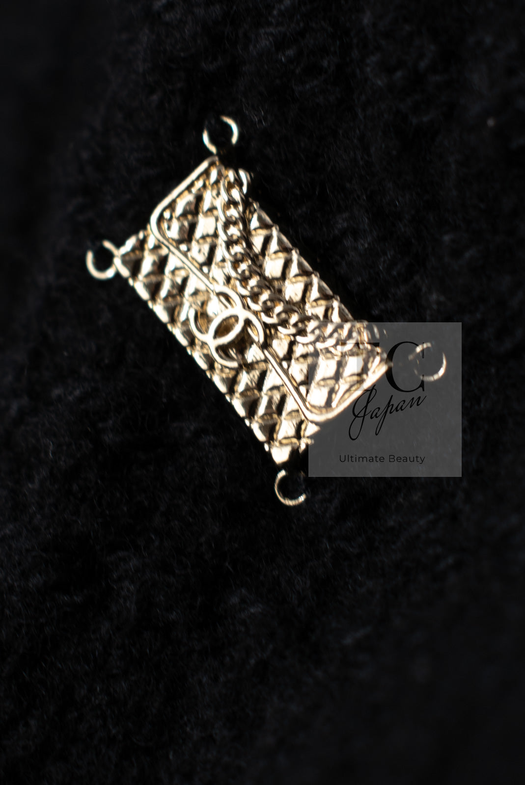 CHANEL 18PA Black Cashemre Silk Wool CC 5 Logo Lion Tops Sweater 34 36 シャネル ブラック カシミヤ シルク ウール CC 5 ライオン ロゴ 装飾 トップス セーター 即発