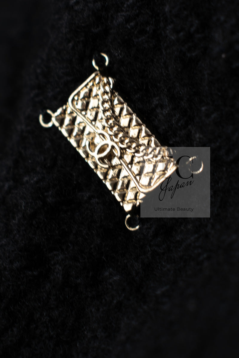 CHANEL 18PA Black Cashemre Silk Wool CC 5 Logo Lion Tops Sweater 34 36 シャネル ブラック カシミヤ シルク ウール CC 5 ライオン ロゴ 装飾 トップス セーター 即発