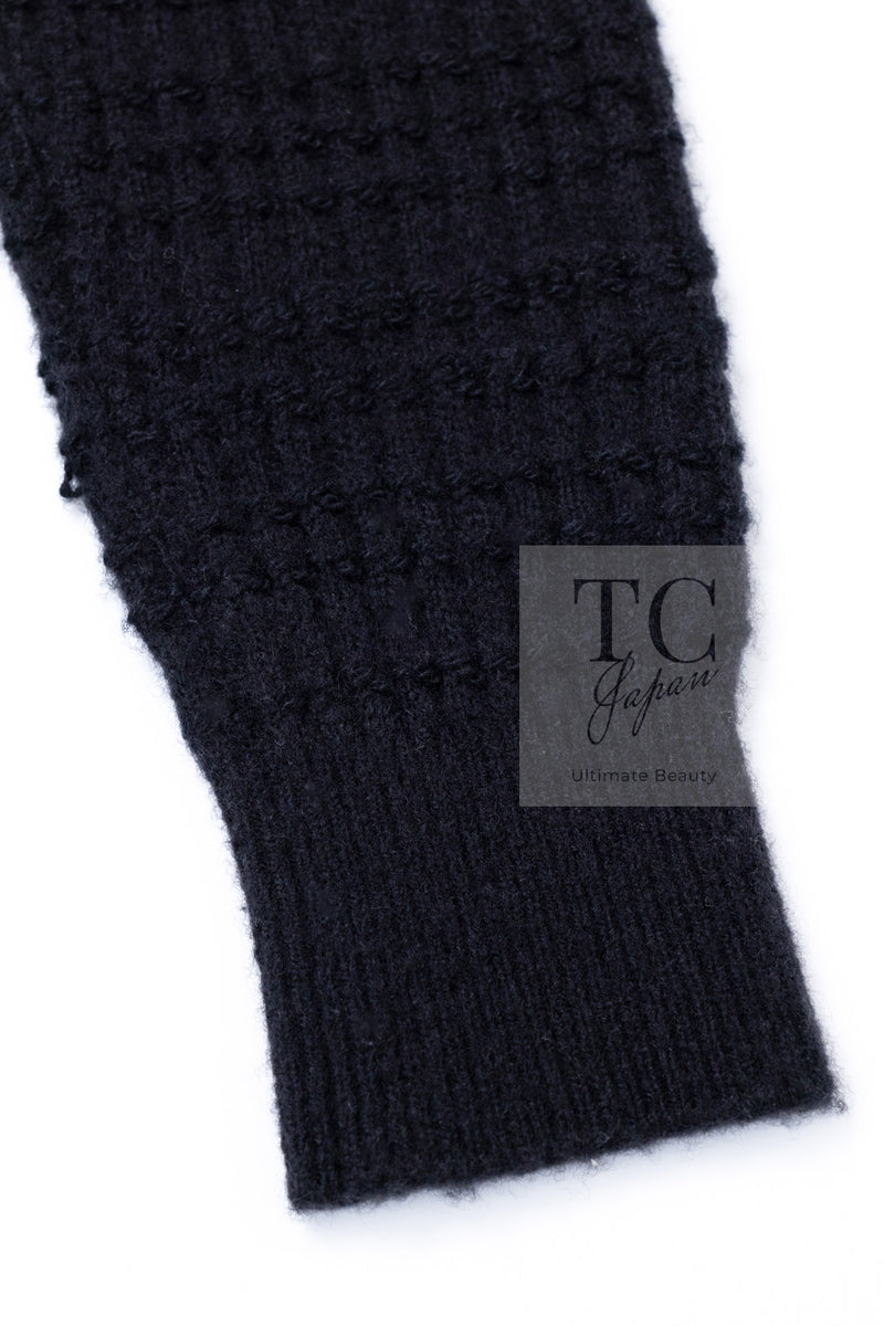 CHANEL 18PA Black Cashemre Silk Wool CC 5 Logo Lion Tops Sweater 34 36 シャネル ブラック カシミヤ シルク ウール CC 5 ライオン ロゴ 装飾 トップス セーター 即発