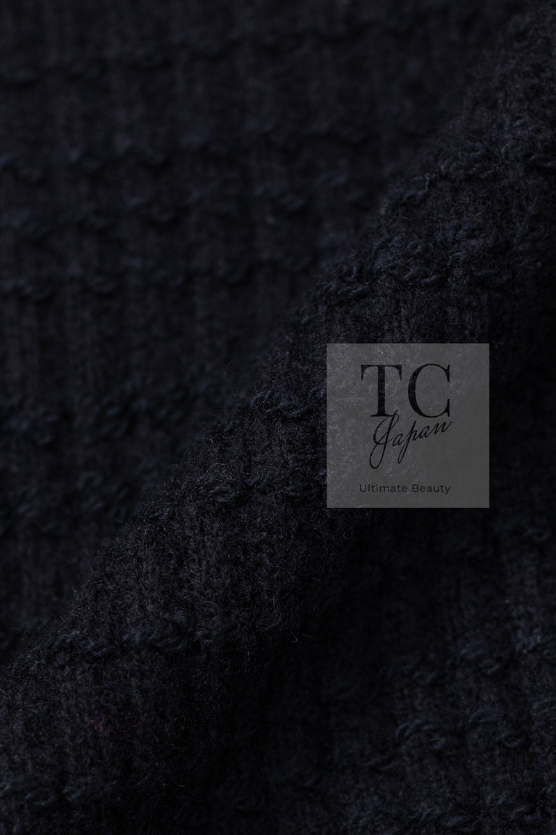 CHANEL 18PA Black Cashemre Silk Wool CC 5 Logo Lion Tops Sweater 34 36 シャネル ブラック カシミヤ シルク ウール CC 5 ライオン ロゴ 装飾 トップス セーター 即発