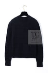 CHANEL 18PA Black Cashemre Silk Wool CC 5 Logo Lion Tops Sweater 34 36 シャネル ブラック カシミヤ シルク ウール CC 5 ライオン ロゴ 装飾 トップス セーター 即発
