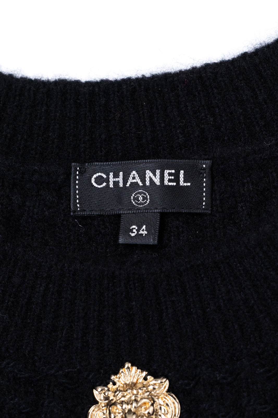CHANEL 18PA Black Cashemre Silk Wool CC 5 Logo Lion Tops Sweater 34 36 シャネル ブラック カシミヤ シルク ウール CC 5 ライオン ロゴ 装飾 トップス セーター 即発