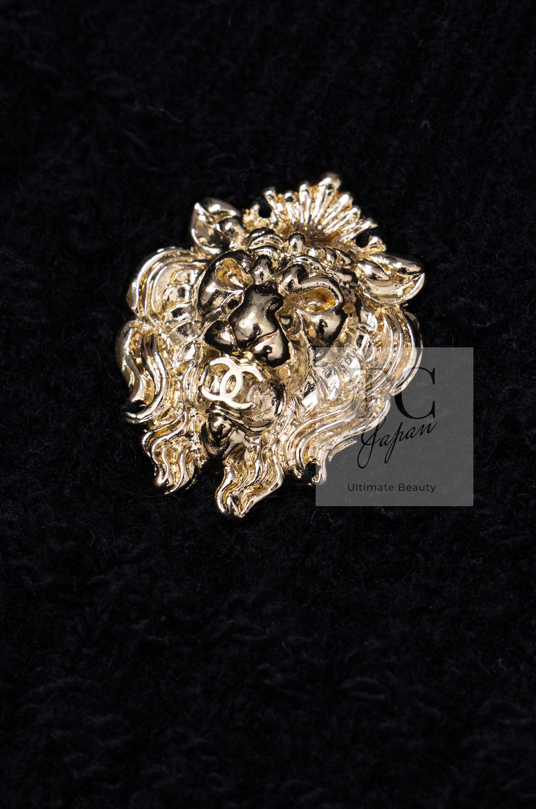 CHANEL 18PA Black Cashemre Silk Wool CC 5 Logo Lion Tops Sweater 34 36 シャネル ブラック カシミヤ シルク ウール CC 5 ライオン ロゴ 装飾 トップス セーター 即発