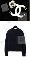 CHANEL 18PA Black Cashemre Silk Wool CC 5 Logo Lion Tops Sweater 34 36 シャネル ブラック カシミヤ シルク ウール CC 5 ライオン ロゴ 装飾 トップス セーター 即発