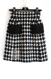 CHANEL 07A Black Ivory Wool Cashmere Houndstooth Tweed Skirt 40 シャネル ブラック アイボリー ウール カシミヤ 千鳥格子 肉厚 ツイード スカート 即発