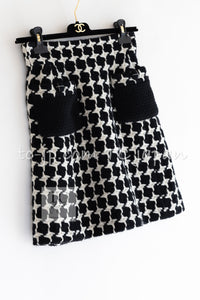 CHANEL 07A Black Ivory Wool Cashmere Houndstooth Tweed Skirt 40 シャネル ブラック アイボリー ウール カシミヤ 千鳥格子 肉厚 ツイード スカート 即発