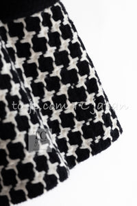 CHANEL 07A Black Ivory Wool Cashmere Houndstooth Tweed Skirt 40 シャネル ブラック アイボリー ウール カシミヤ 千鳥格子 肉厚 ツイード スカート 即発